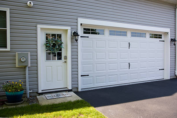 24/7 Emergency Garage Door Panel Replacement experts in Lantana, FL